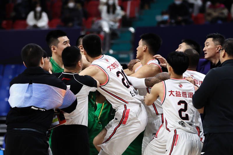 自从她重回宋家、重新拿回家主之位之后，就没机会再见叶辰，不光是叶辰每天诸多事务缠身，她自己也忙得不可开交。